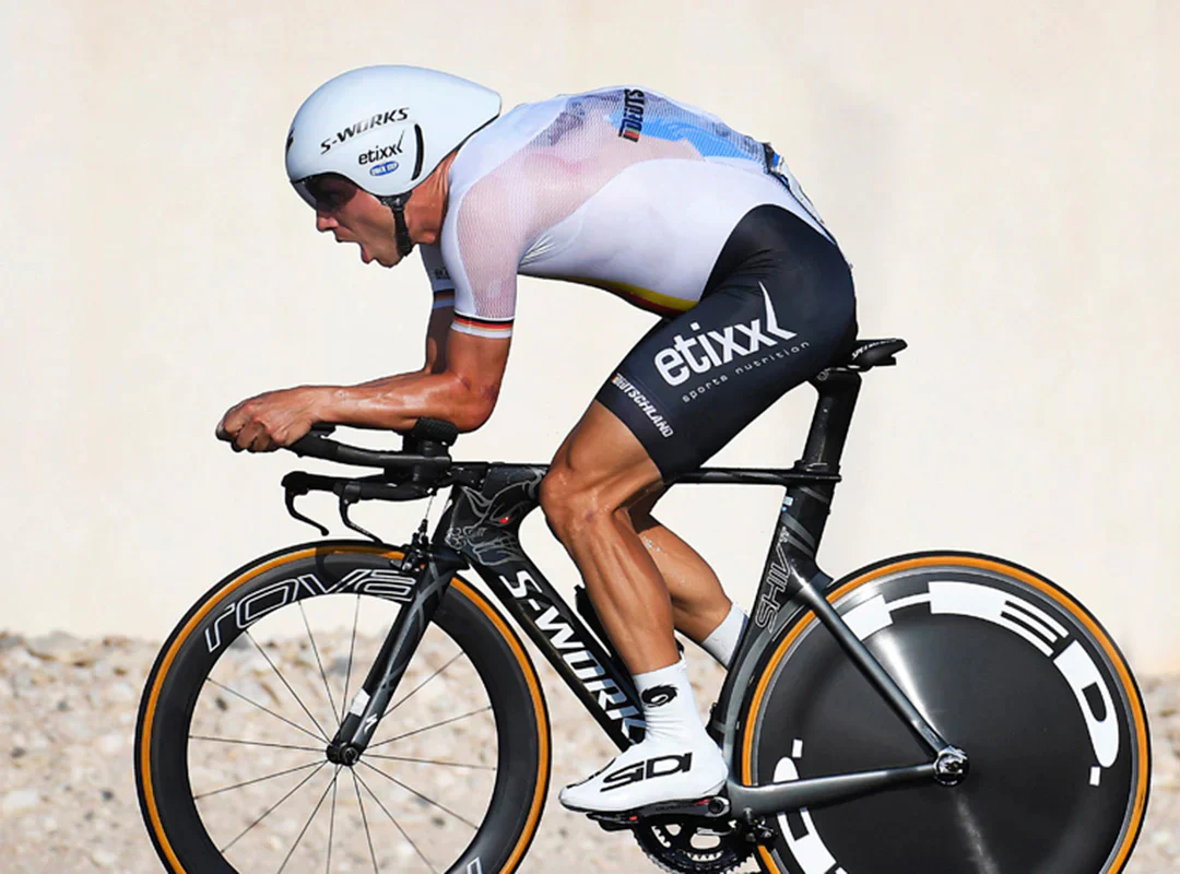 2016年ロード世界選手権タイムトライアルでINTERCOOLERプロトタイプを着用するトニー・マルティン選手