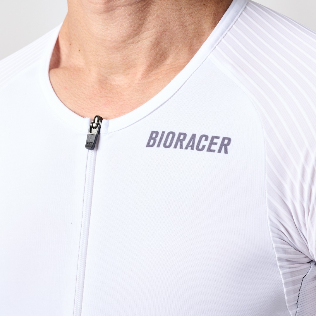 エピックパリGEN2 襟なしネックラインの開発に遠藤優さんの要望が反映された